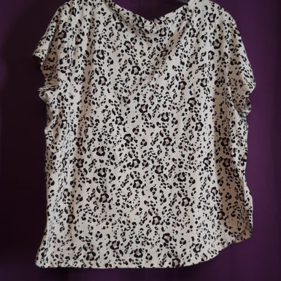 🐆Leopard Print Tee🐆 - Picture 2 of 4